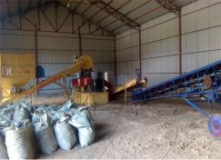 66孔壓塊機生產(chǎn)現場(chǎng)